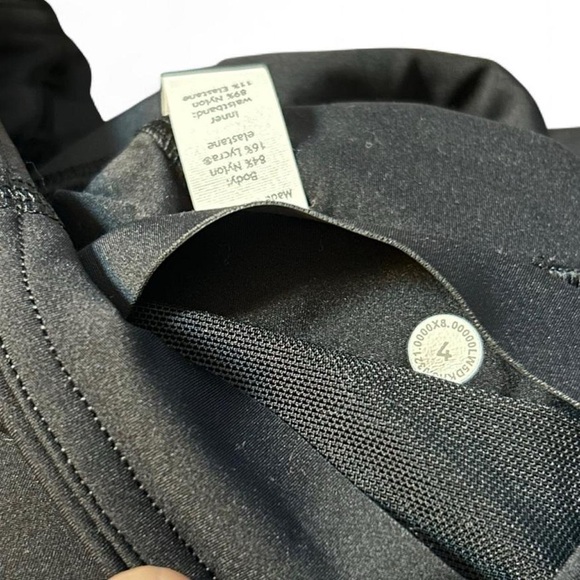 Lululemon 🖤High-Waisted Leggings | Size 4 | Black |Adjustable Waistband + Pocket - Picture 8 of 8